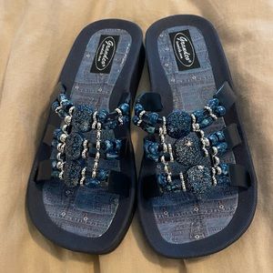 GRANCO women’s jeweled sandals new size 6